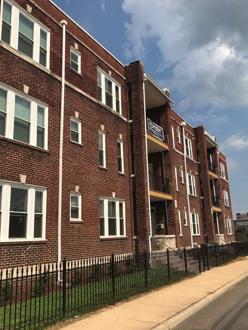 Johnson City Apartment: 606 N Roan Street, 608 N Roan Street, 100 E Watauga Avenue