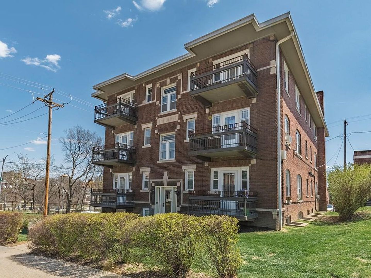 Omaha Apartment: 3301 Dewey Avenue