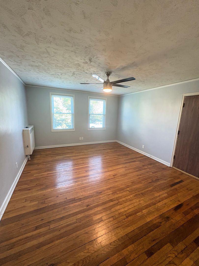 Omaha Apartment: 317 N 31st Avenue