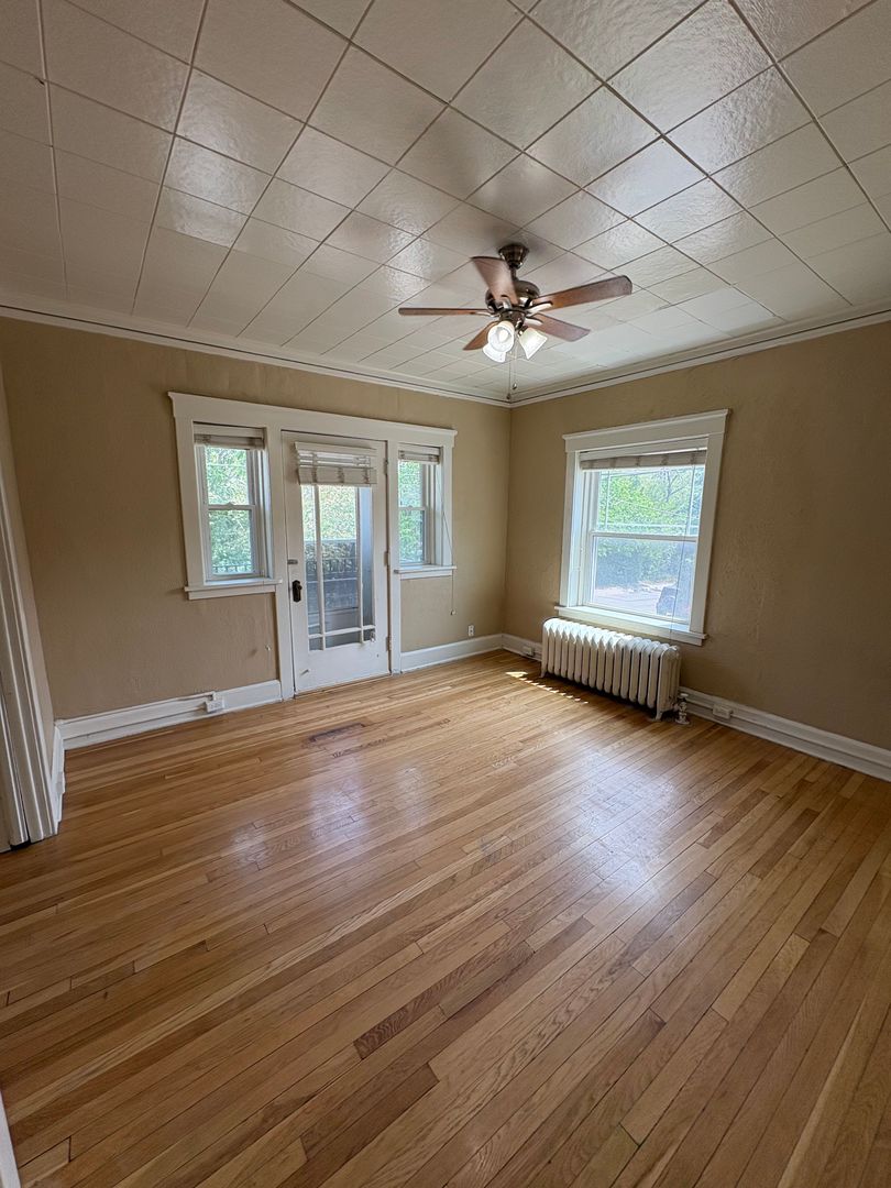 Omaha Apartment: 3301 Dewey Avenue