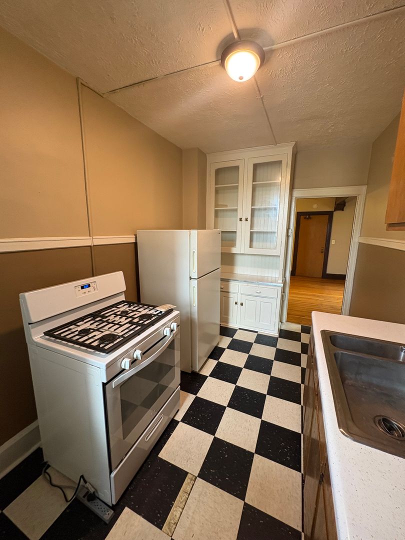 Harney Court Apartments (2464 Harney St.) 6 of 12