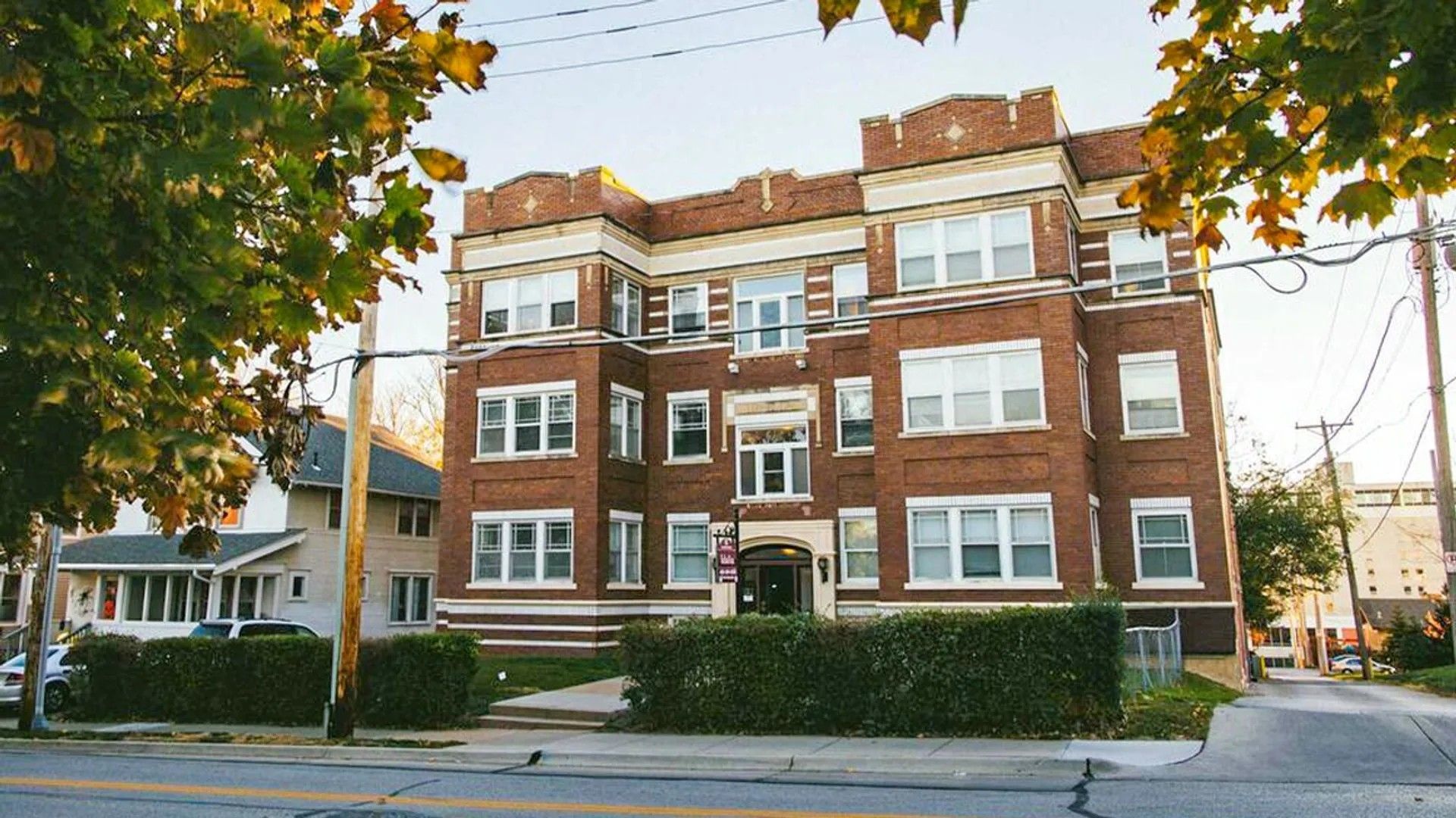 Omaha Apartment: 115 N 33rd Street