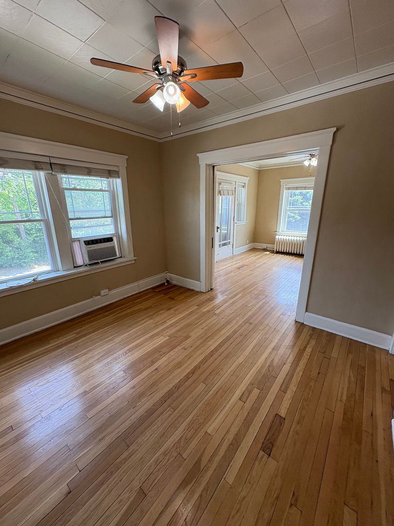 Omaha Apartment: 3301 Dewey Avenue