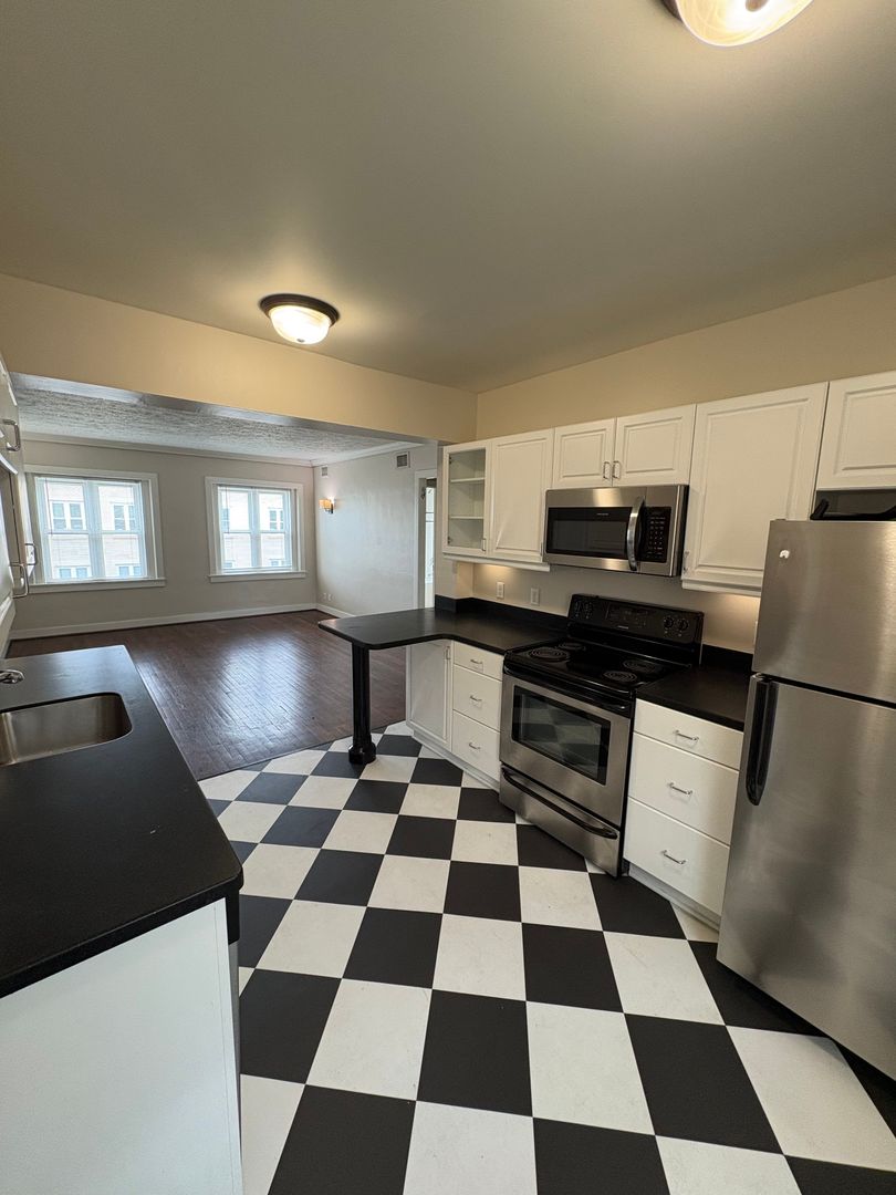 Omaha Apartment: 3910 Cass Street