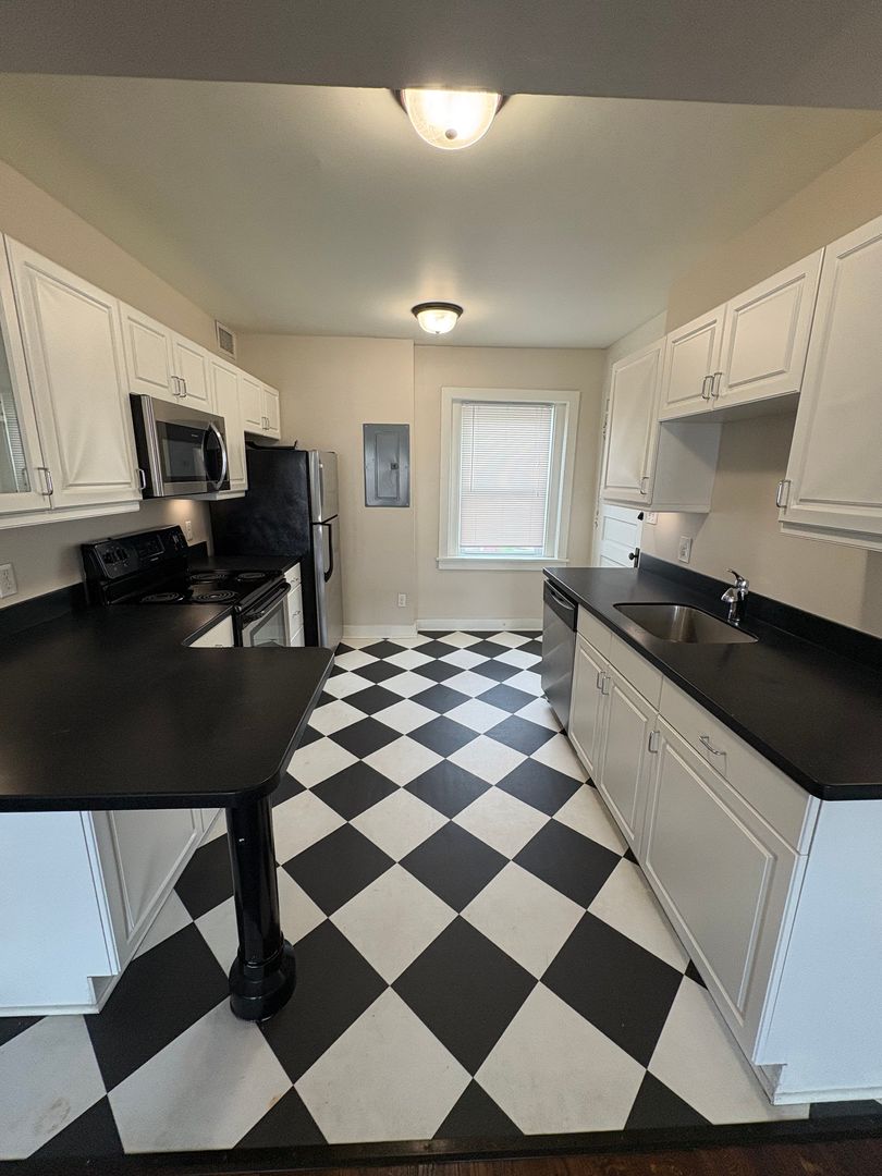 Omaha Apartment: 3910 Cass Street