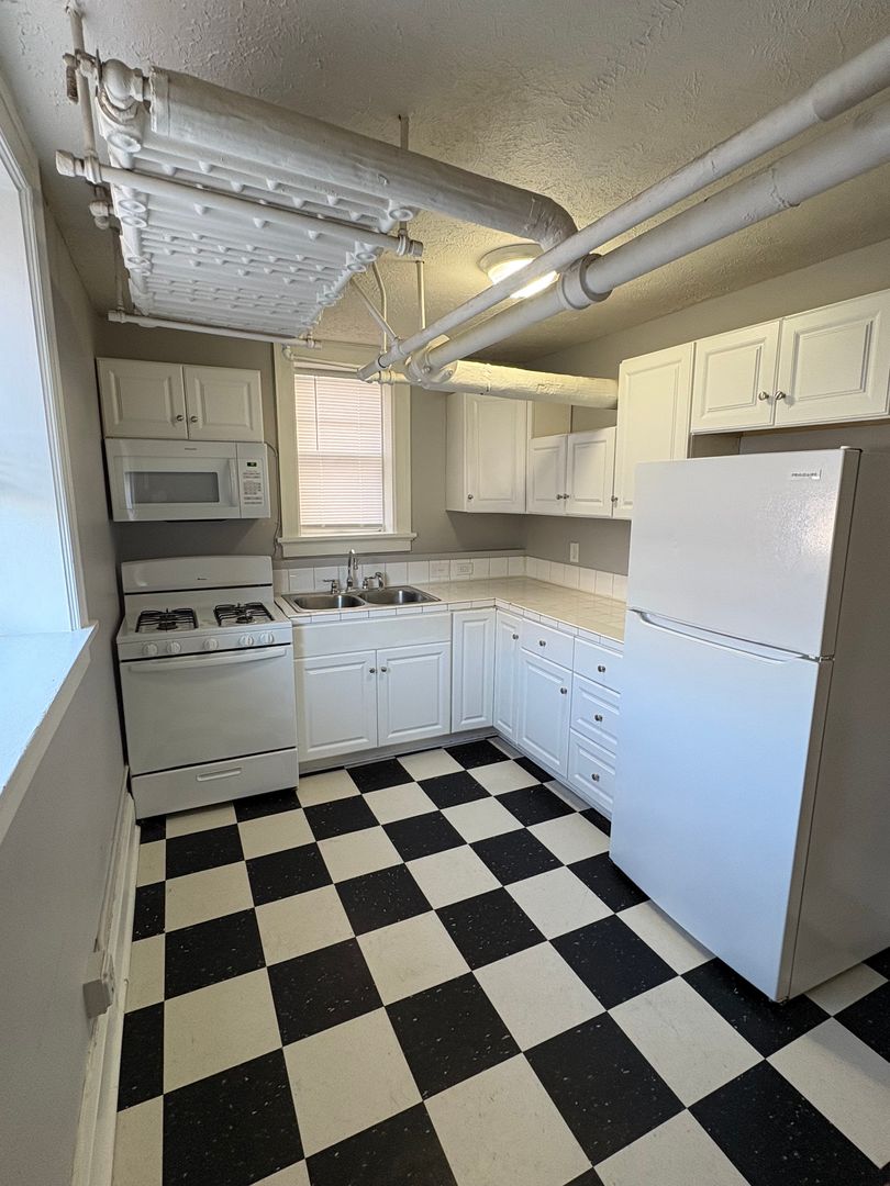 Omaha Apartment: 3871 Farnam Street