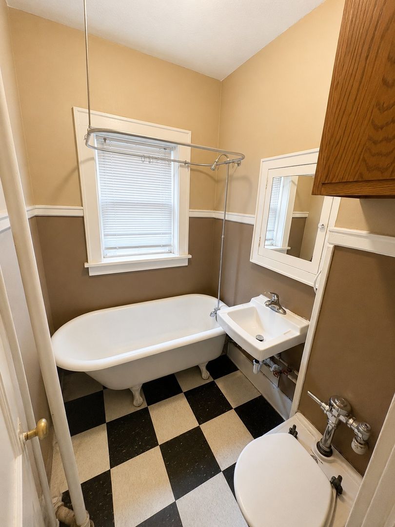 Harney Court Apartments (2464 Harney St.) 12 of 12