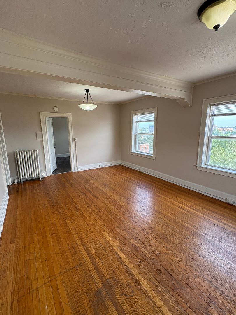 Harney Court Apartments (2464 Harney St.) 3 of 12