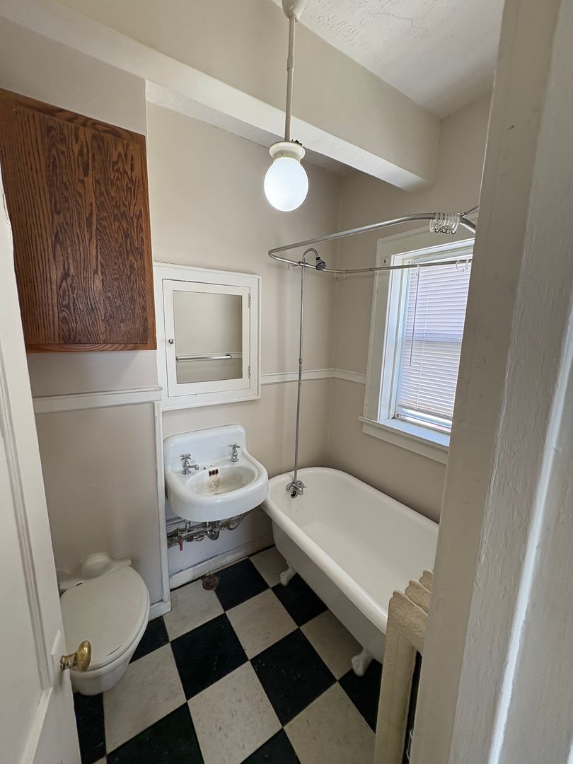 Harney Court Apartments (2464 Harney St.) 8 of 12