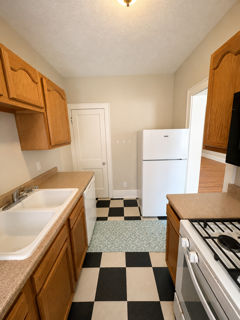 Amy Court Apartments (137 N. 33rd St.) 5 of 9