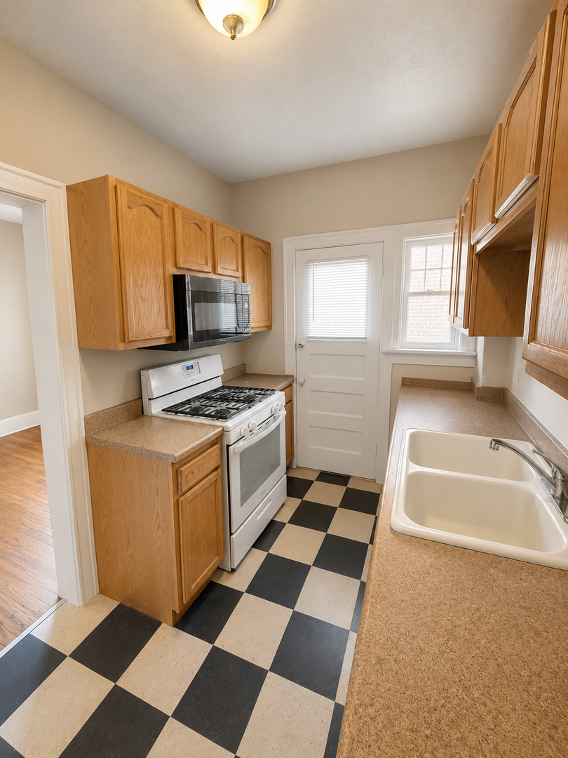 Amy Court Apartments (137 N. 33rd St.) 6 of 9