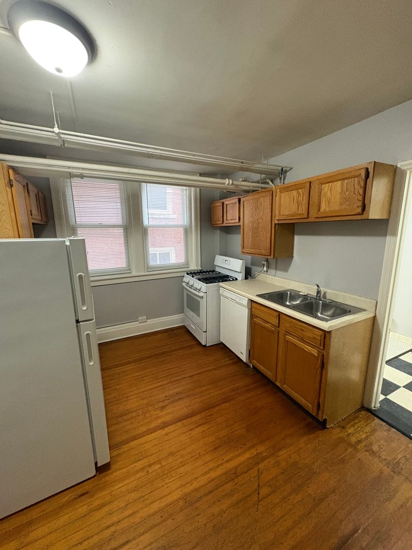 Monticello Apartments (520 S. 31st St.) 12 of 12