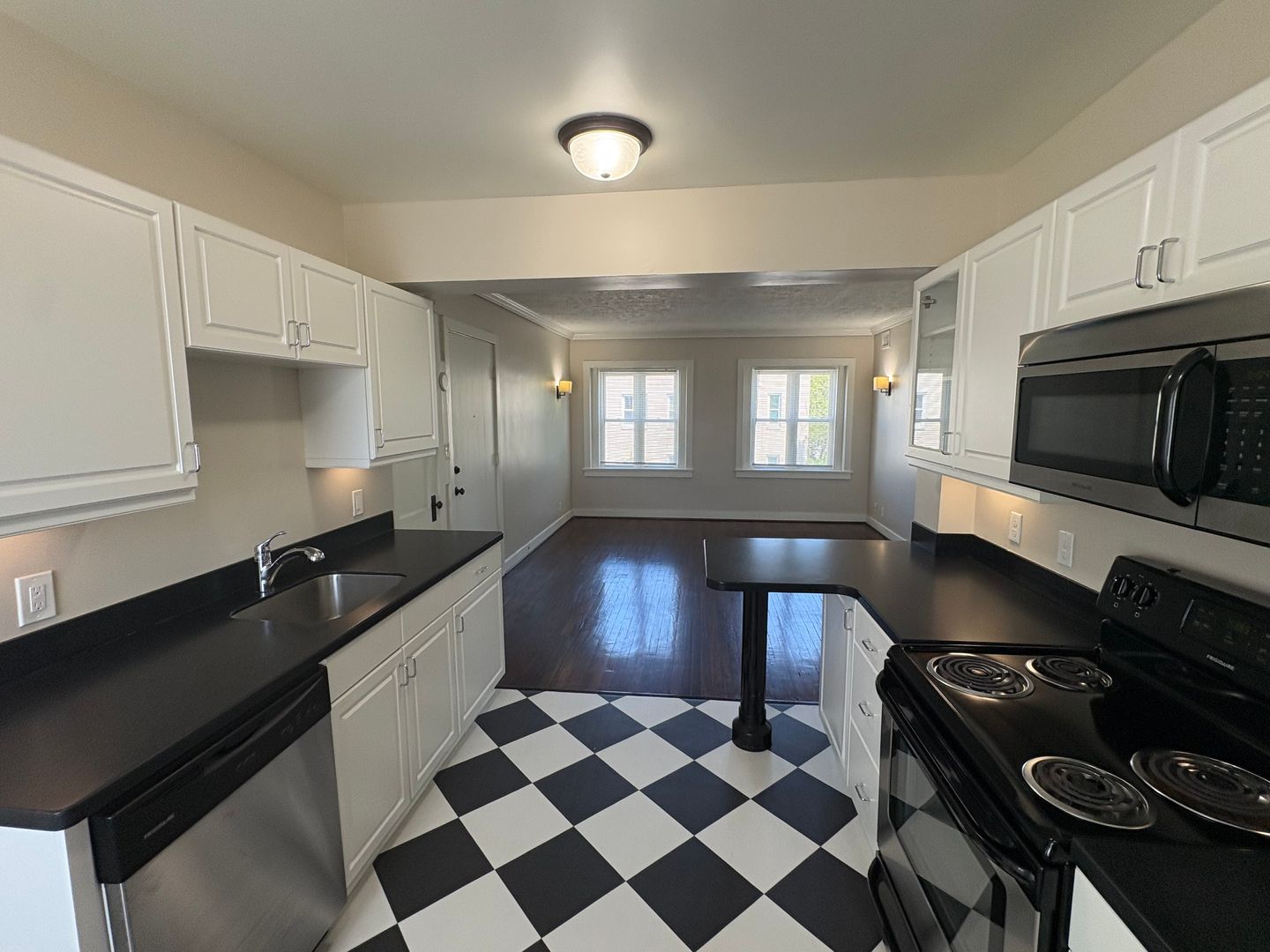 Omaha Apartment: 3918 Cass Street