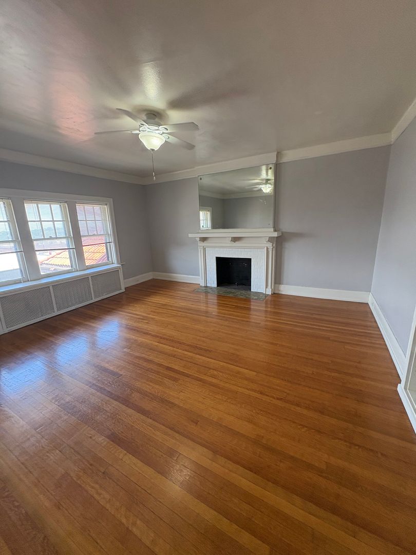 Omaha Apartment: 307 S 39th Street