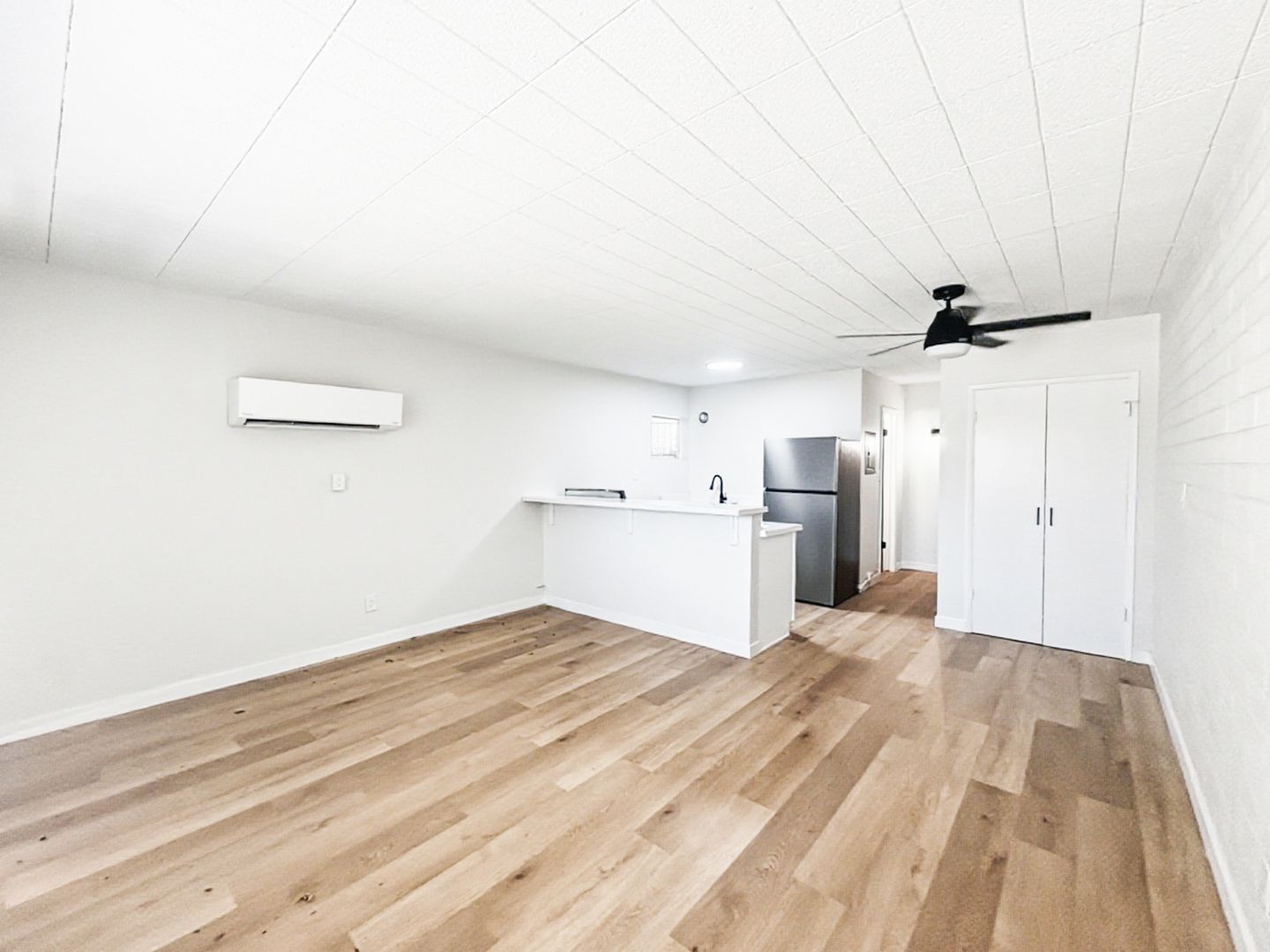 Phoenix Apartment: 25 E Eva St