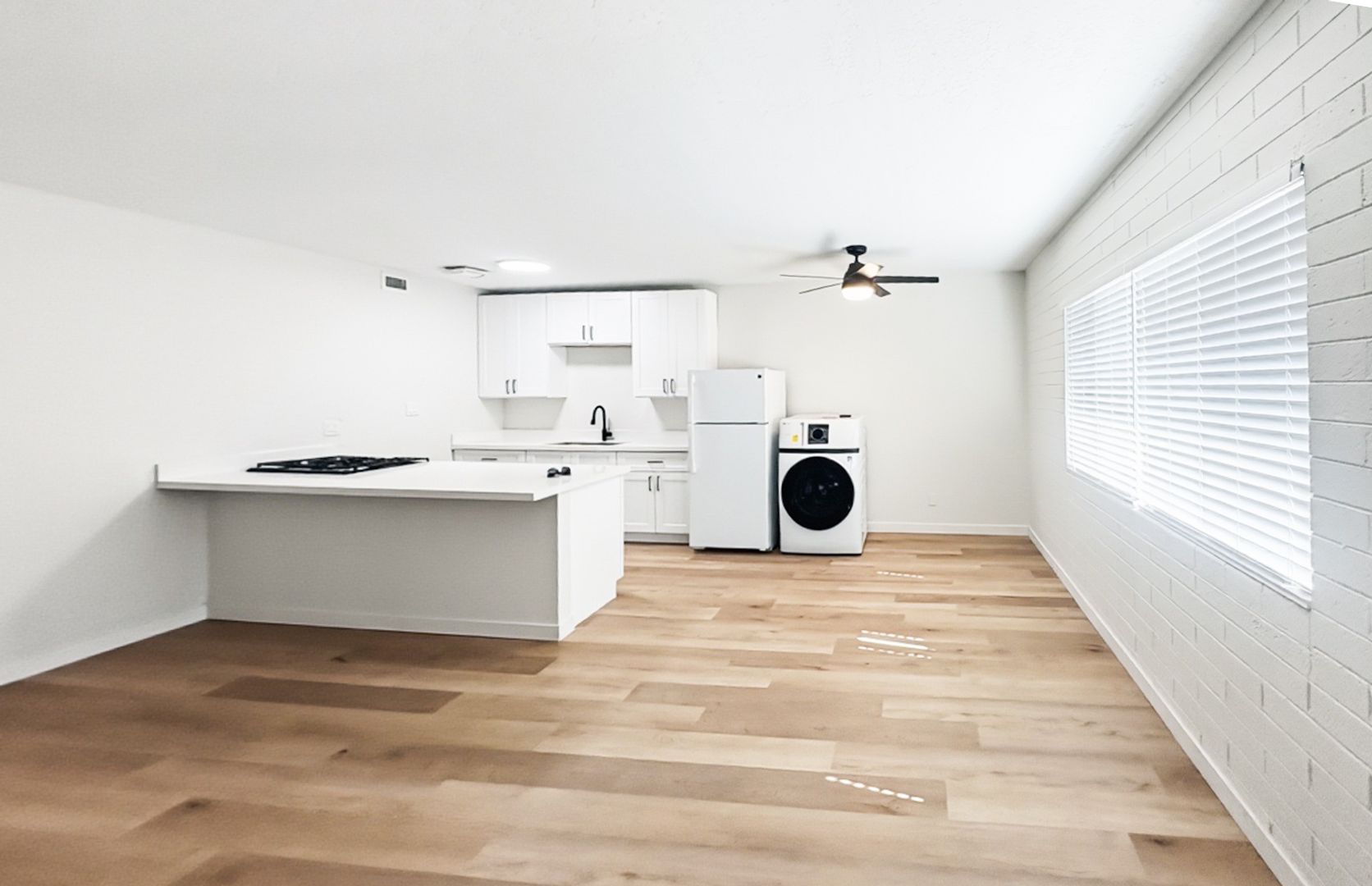Phoenix Apartment: 25 E Eva St
