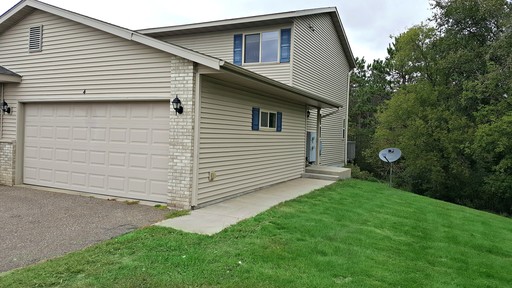 Spacious 2 Bedroom Town Home With 2 Car Garage