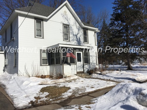 Beautiful 2 Bedroom / 1 Bath duplex in Roberts WI. Available NOW