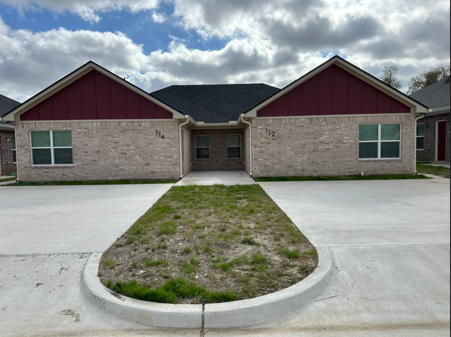 West Multiplex: 112-114 Vitava Dr