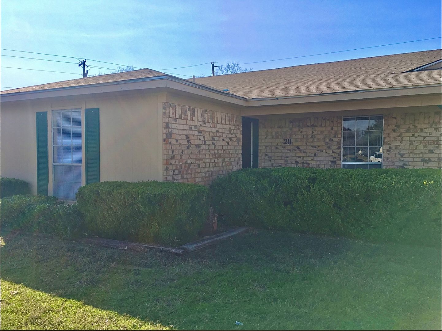 Hewitt Apartment: 209-211 Gruver Circle