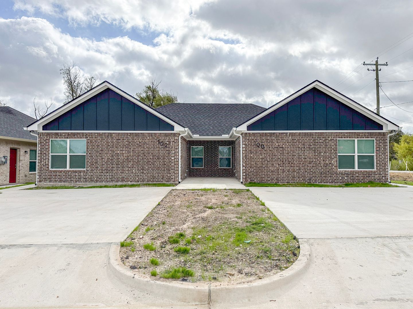 West Multiplex: 100-102 Vitava Dr