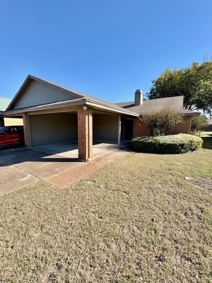 Hewitt Apartment: 204-206 Zuni