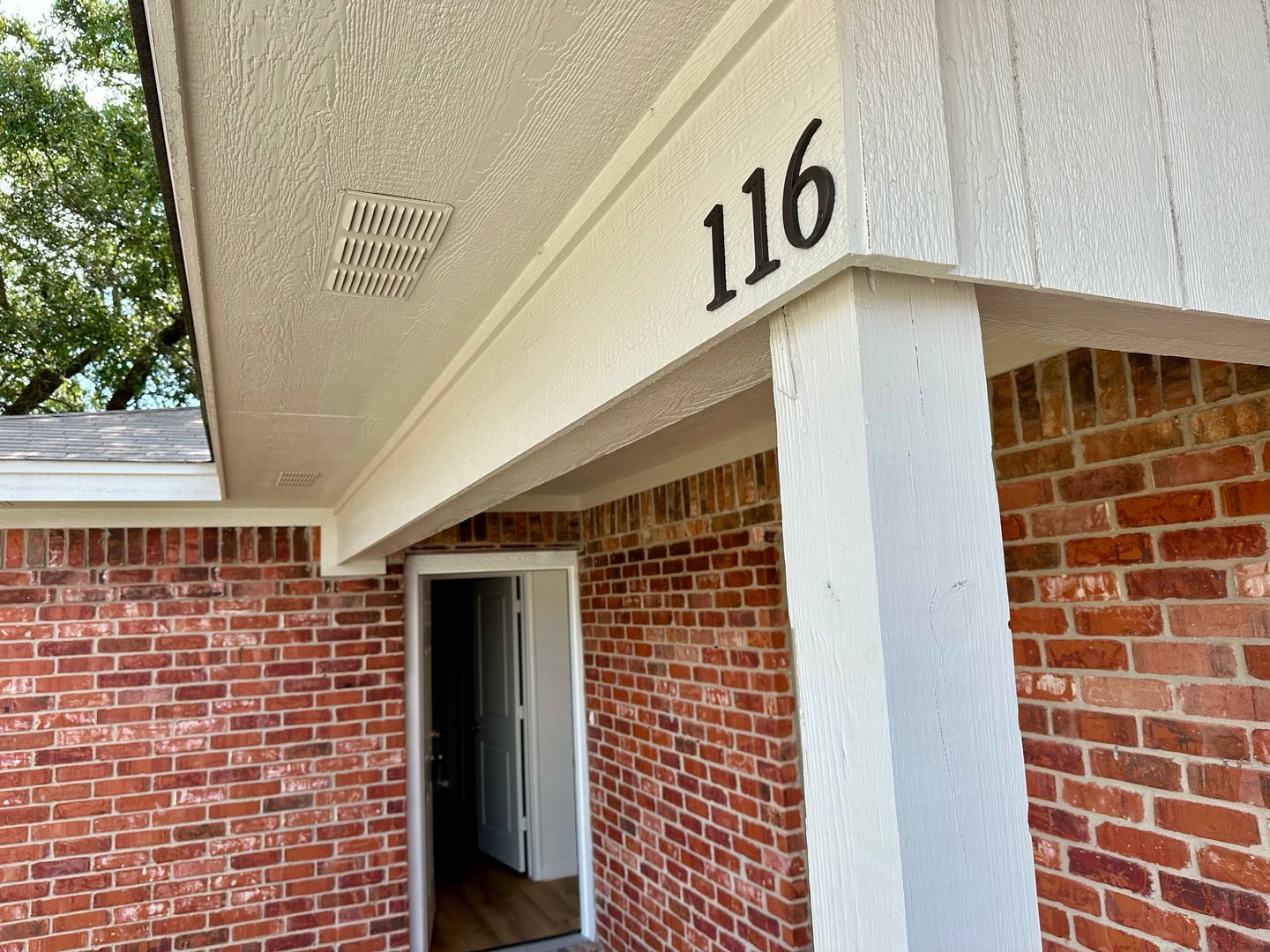 Hewitt Apartment: 116-118 Gruver Circle