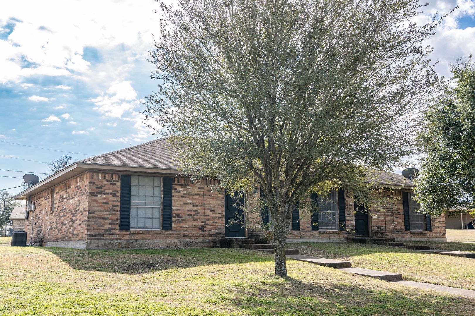 Hewitt Apartment: 101-103 Eldorado