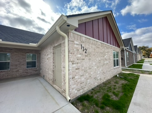 112 Vitava Dr