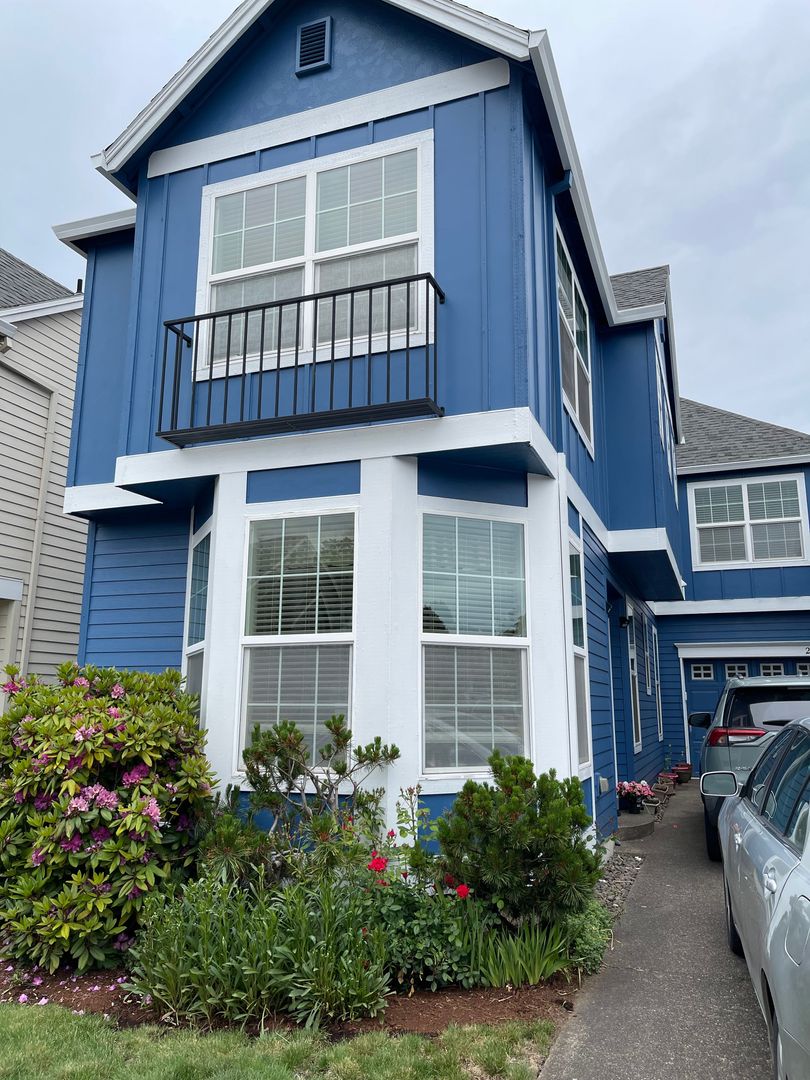 Beaverton House: 20711 SW Rosemount Street