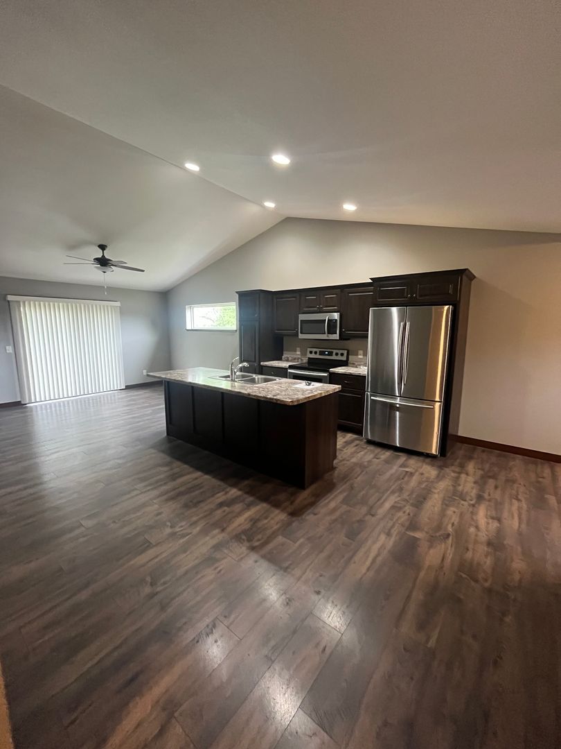 Eau Claire Townhome: 3302 White Oak Ln