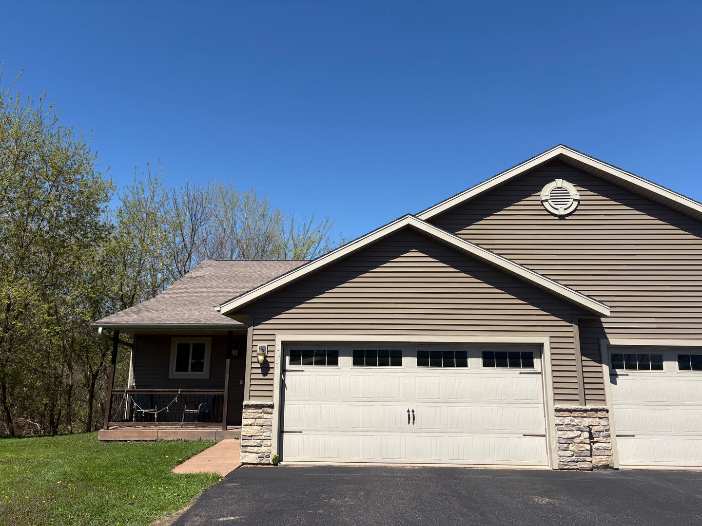 Eau Claire House: 3258 White Oak Lane