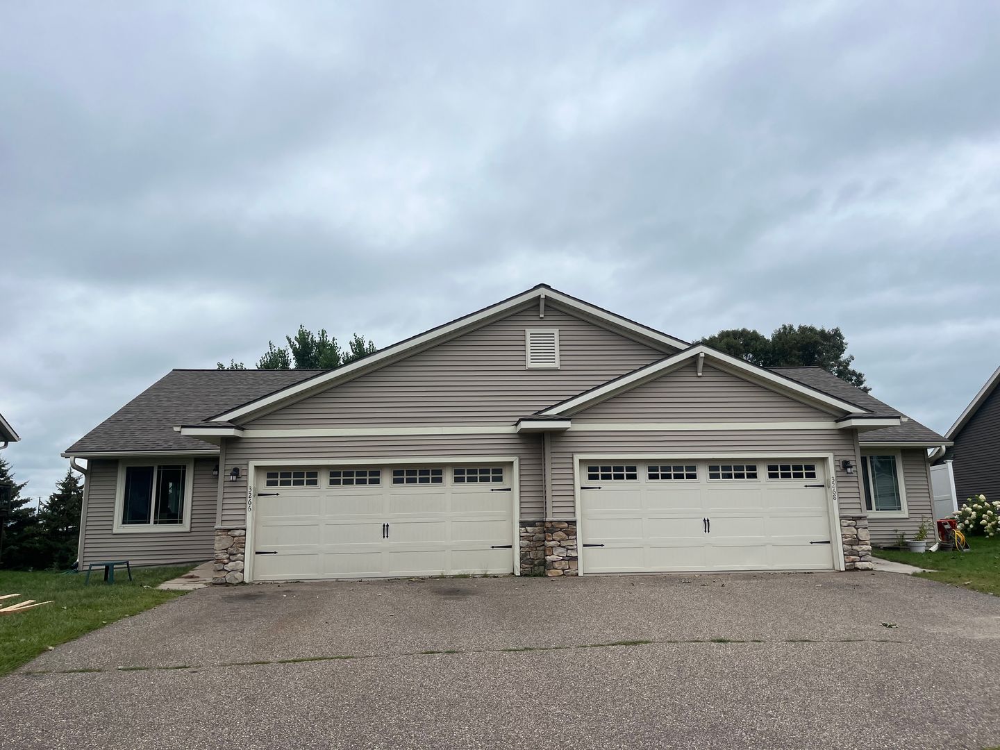 Eau Claire Townhome: 3266 White Oak Ln