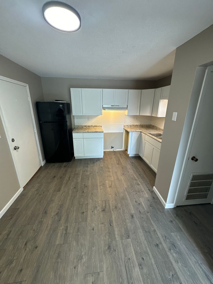 Jerseyville Apartment: 880 S Liberty St