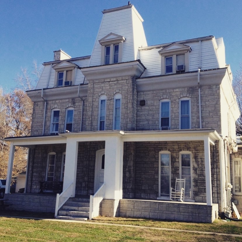 Alton Apartment: 2614 Grandview