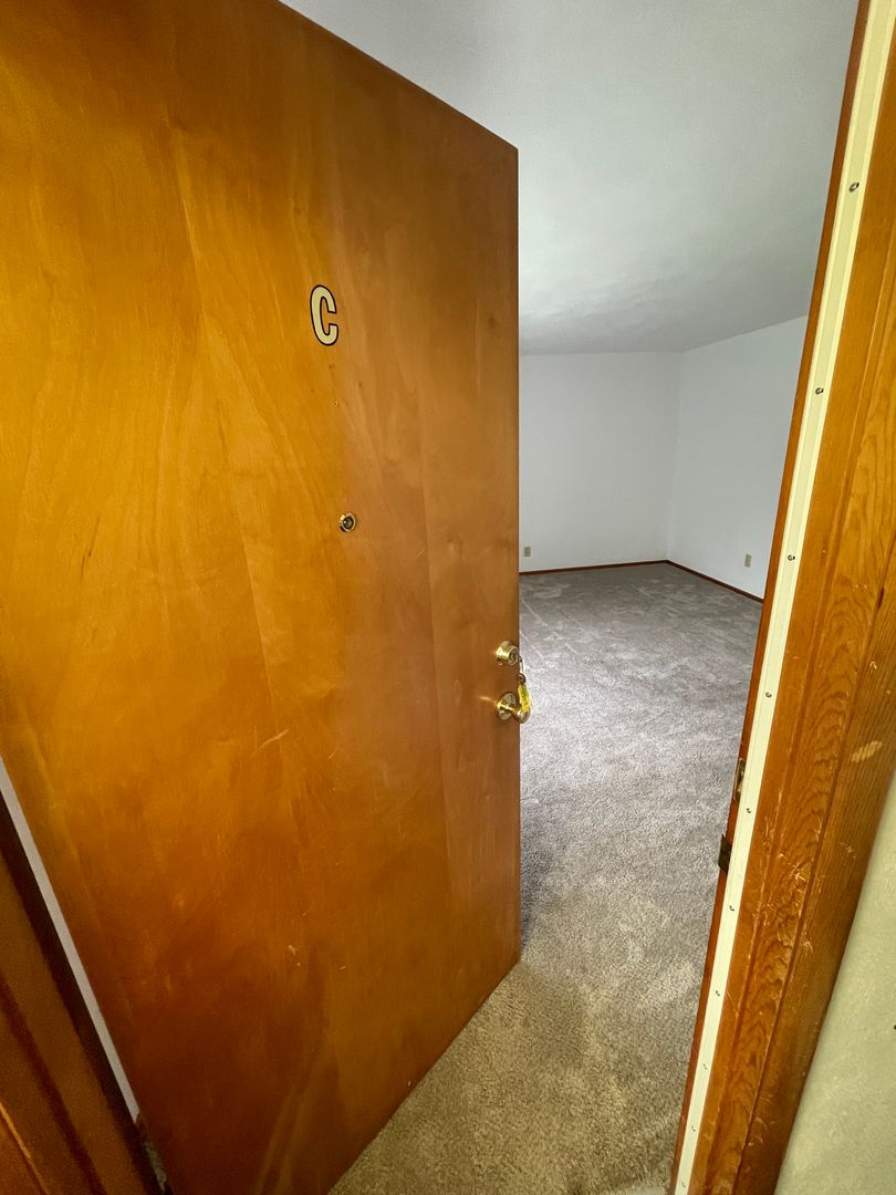 East Alton Apartment: 602 E. Main St