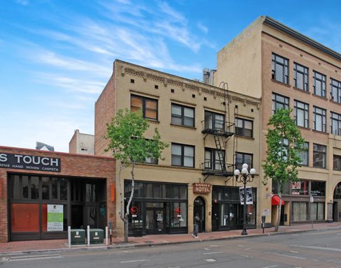 Simmons Hotel-SRO – photo 1