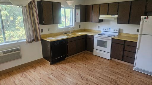CUTE 2 BEDROOM IN MIDTOWN – photo 1