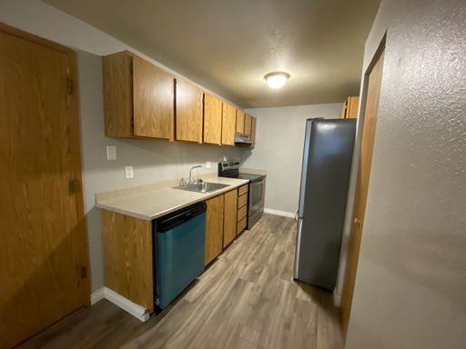 3 Bedrooms and 2 Bathrooms - Available Now- Ideal for Student Living! Just Blocks from All the Conveniences of the University District!! – photo 1