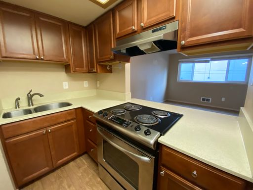 Available 4 Bedrooms & 4 Bathroom - Now Leasing for Fall 2026 - Ideal for Student Living-Just Blocks from Campus! – photo 1