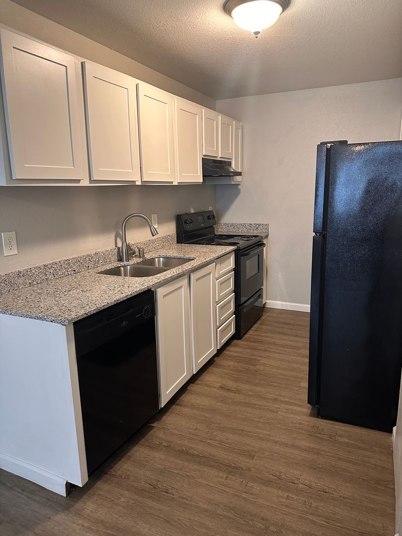 Seattle Apartment: 4327 8th Avenue NE