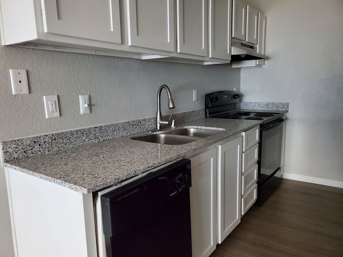 Seattle Apartment: 4327 8th Avenue NE
