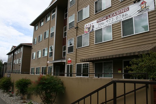 3 Bedroom & 2 Bathroom Apartment - Available Fall 2026! – photo 1