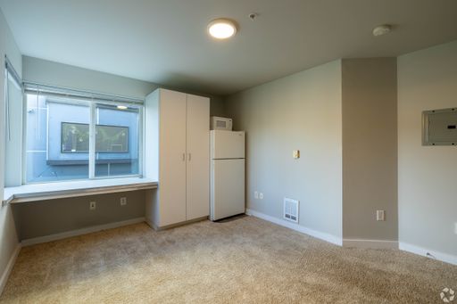 Available Now - Updated Studio Efficiency - Schedule A Tour Today! – photo 1