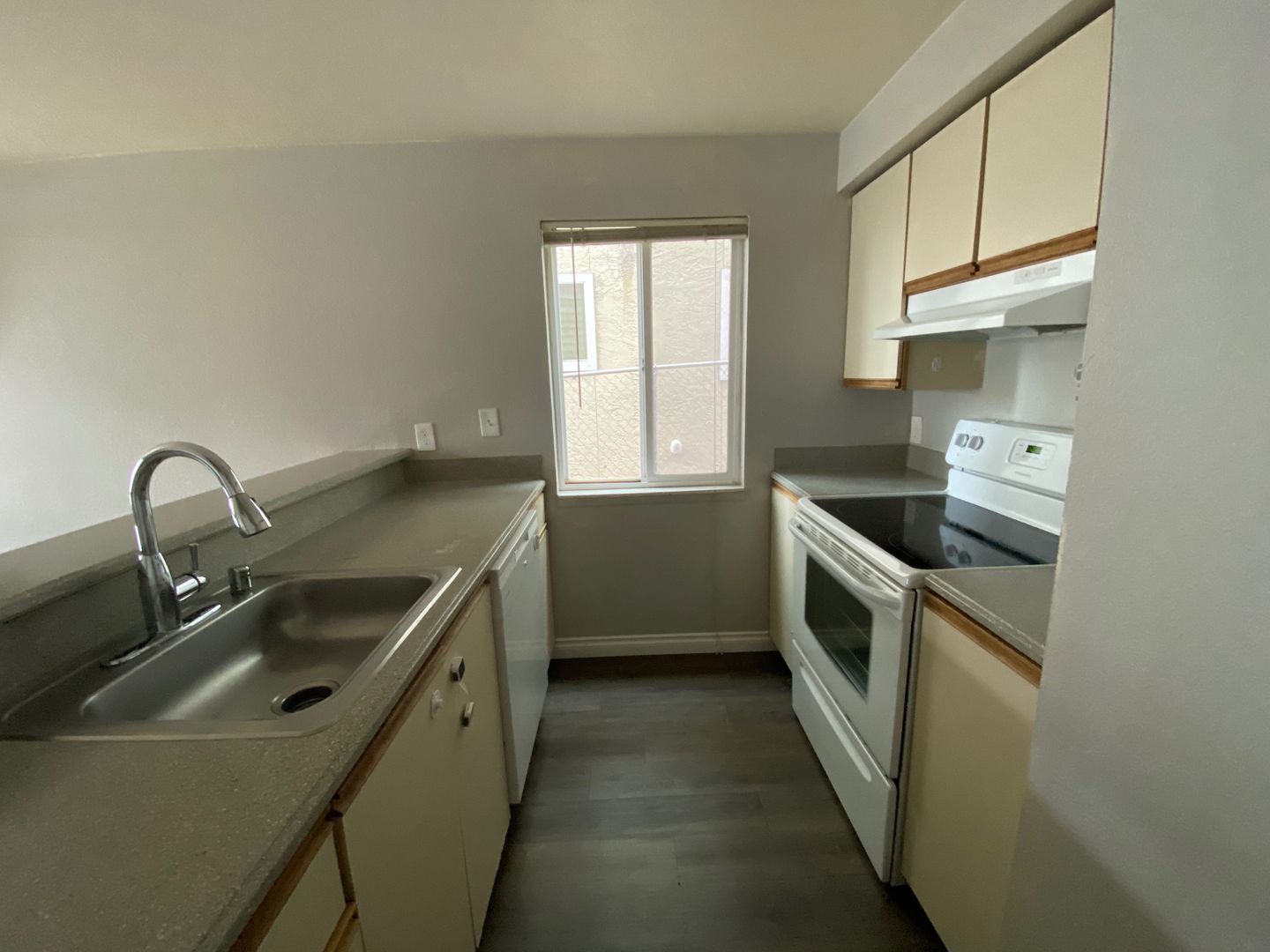 Seattle Apartment: 716 NE 42nd Street