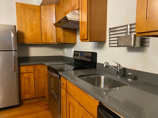 Spacious One Bedroom & One Bathroom Apartment Available - Schedule a Tour Today! – photo 1