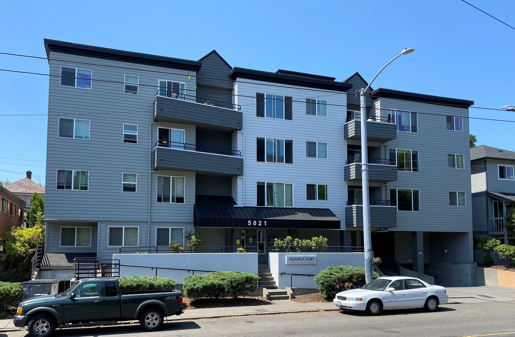 Seattle Apartment: 5021 Brooklyn Avenue NE