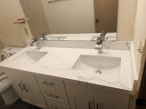 ✨ Newly Remodeled 2-Bedroom in the Heart of the U-District! ✨ – photo 1