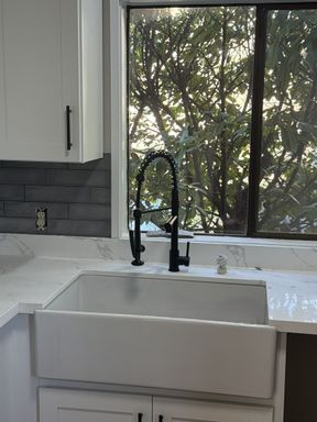 Stunning 5-Bedroom Townhome Near UW – Fully Remodeled & Move-In Ready! – photo 1