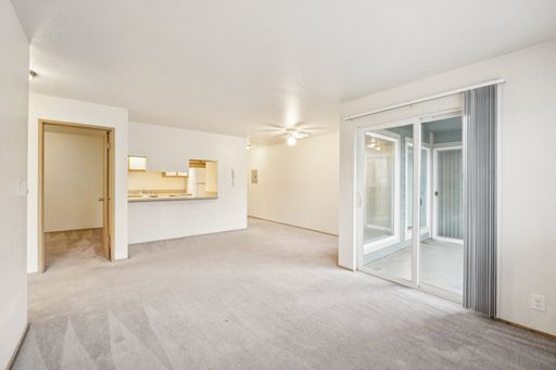 Last Available - Spacious 2 Bedrooms & 1 Bathroom Apartment Available Right Away! - Schedule a Tour Today! – photo 1